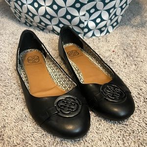 Daisy Fuentes faux-leather flats - sz 9.5